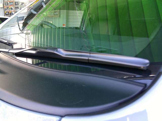 ワイパーも形状が変更されてます！