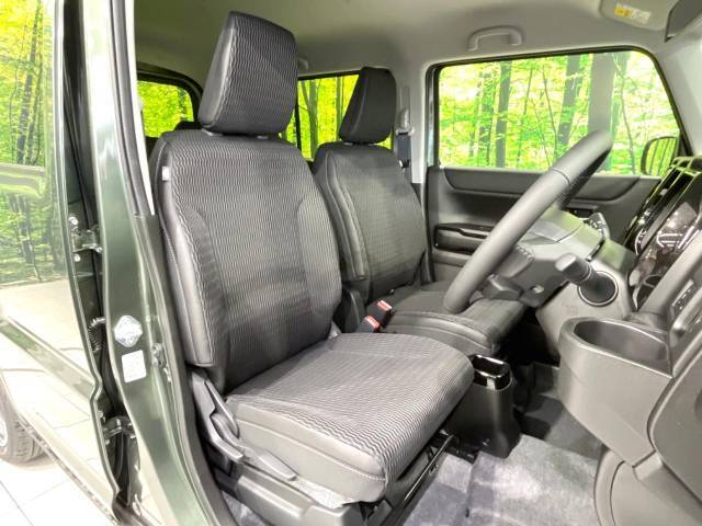 運転席シート廻りは使用感も少なく、良好な状態となっています。丁寧に使われていたことがよくわかりますね。