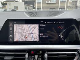 iPhoneがBMW車両とワイヤレスで接続されます。Apple　CarPlayでは、オーディオストリーミングやメッセージングアプリがディスプレイに表示されます。