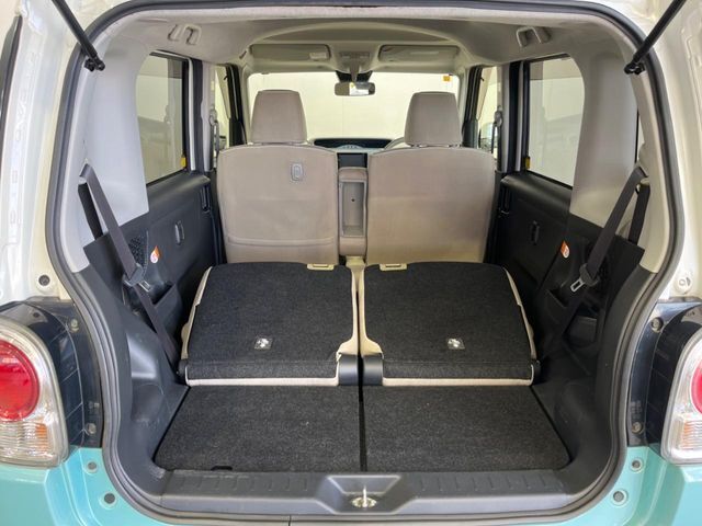普段のお買い物や通勤、送迎等に十分な荷室スペースを確保しております。セカンドシートを倒すと、大きな荷物の積載も可能です♪