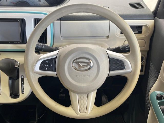 インテリアに合わせたデザインのステアリングは、運転される方のことも考え、運転しやすい形状、大きさです。是非一度、実際に触ってお確かめください。