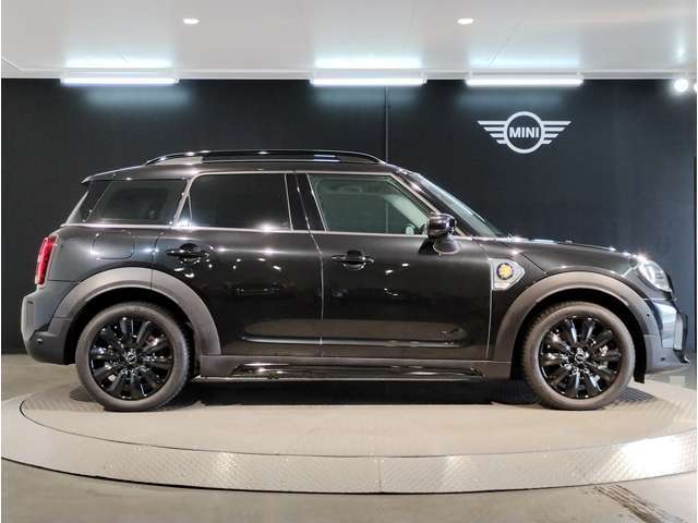 ☆MINIの車の始まりは大人四人がギリギリ乗れるコンパクトな車です！！今となっては3ナンバーですが、もともとは5ナンバーの車でした！！
