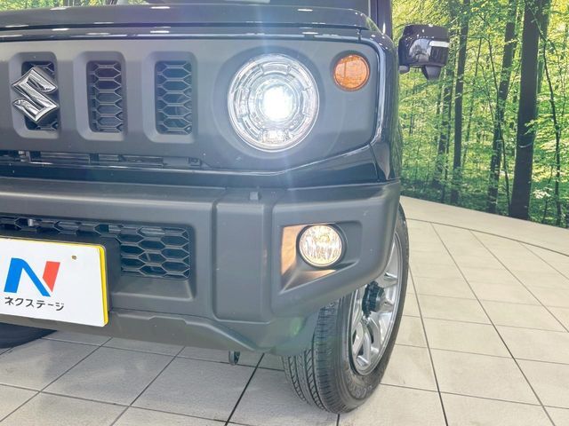 【LEDヘッドライト】悪天候や夜間走行時も良好な視界を確保し安心して運転できる高輝度LEDヘッドライトを装備！点灯速度が早く、消費電力も抑えられています。