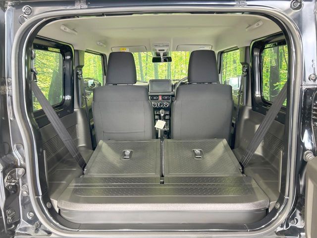 普段のお買い物や通勤、送迎等に十分な荷室スペースを確保しております。セカンドシートを倒すと、大きな荷物の積載も可能です♪