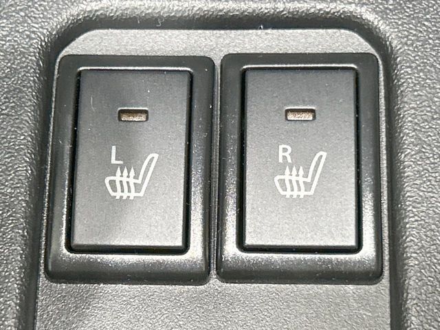 【シートヒーター】寒い日に重宝するシートヒーター！エアコンより早く温まってくれるので寒がりの人も安心ですね♪エアコンの温風は乾燥するから苦手、という方にもをおすすめです。