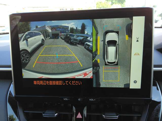 メーカーOPのパノラミックビューモニター（床下透過表示機能付）。運転席からの目視だけでは見にくい、車両周辺の状況をリアルタイムでしっかり確認できます。
