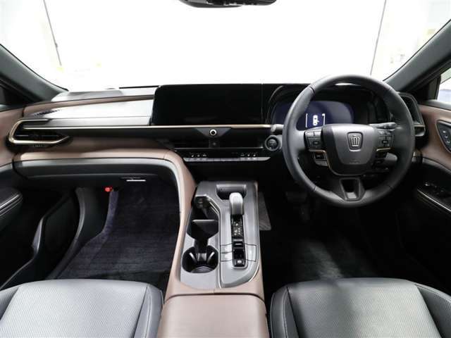 静粛性に優れた快適空間と静かな走りを実現。さらにEVモードではモーターのみでの走行でエンジン音や振動を感じさせない走りが楽しめます。