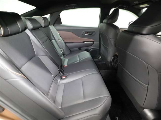 後席もゆとりあるスペースをしっかり確保しています。