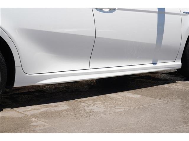 サイドシルスポイラー装備☆車輛の外観を引き締めるだけでなく、ボディ下部の保護にも役立つパーツです☆