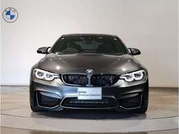 ☆BMWの代名詞とも言える【キドニーグリル】一目見ただけでBMW車であると認識できる確固たるアイコンとして存在感を放ちます☆