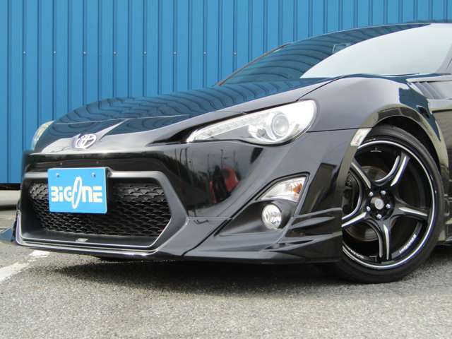 納車までの間に、代車が必要なお客様はお気軽にお申し付け下さいませ。無料でお貸出し致します。（タイミングにより車種が異なりますので、ご了承下さい）