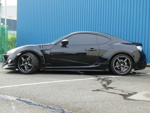 当店は国の認定指定整備工場（トヨタ、ホンダ等の下請けをしております）で、しっかり整備をしてから納車させて頂きますので、納車後の安心カーライフをお約束致します。もちろん車検や点検も格安で行います！