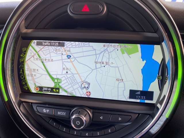 純正ナビが装備されております♪画面もクリアで見やすく運転中も確認しやすいです♪Bluetoothもご利用頂けます♪