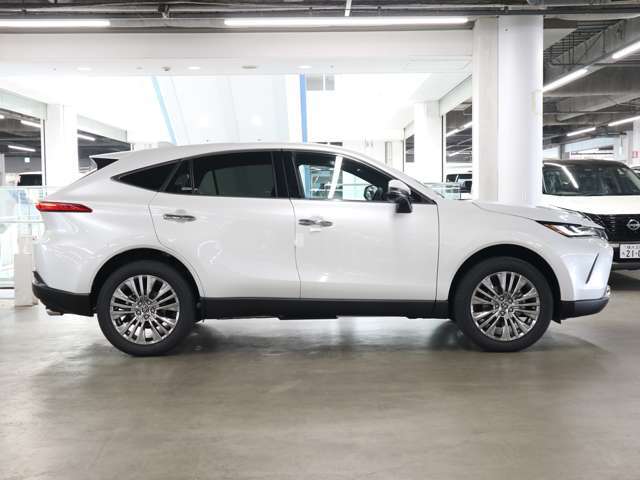 系列会社にメルセデスベンツ、BMW、VW、GMシボレー、クライスラー、スズキアリーナ等正規ディーラーを持つ当社ならご納車後の整備のノウハウも御座いますので安心してお乗り頂けます。