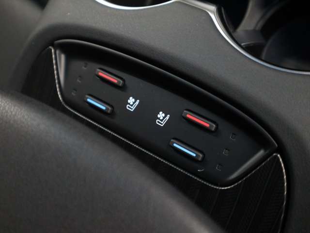 自社陸運局指定工場完備！国家資格車検検査員資格を持った整備士による整備。走行に関係のない所も不具合箇所があれば修理してお渡しいたします。