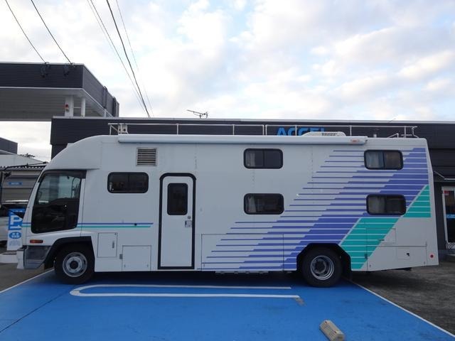 初度登録年月：平成14年3月　型式：KK-FRR33L4　原動機の型式：6HH1　車体の形状：キャンピング車　乗車定員：2人