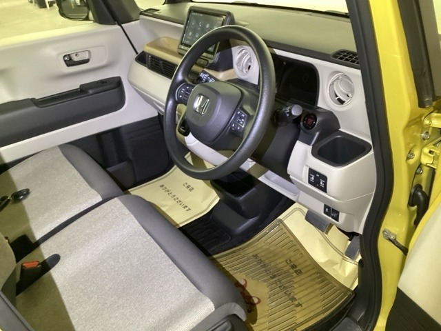 フィット感のあるシート。しっかりと支えてくれるので、長時間の運転を快適にサポートしてくれます。