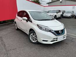 『ワイド保証1年』　日産販売店の中古車には無料で保証が付いています。品質に自信があるから実現した日産ならではの保証です。※一部保証に加入できない車両があります。