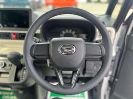 ☆ステアリングホイール☆手にしっくりくる握り心地で滑りにくく運転も快適です！