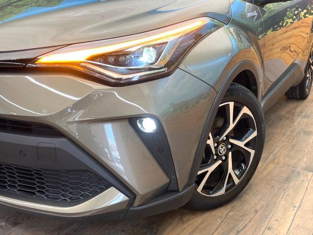 【シーケンシャルターンランプ付きLEDヘッドライト】人気の『流れるウィンカー』付きのLEDヘッドライトを装備♪高級感はもちろん、点灯時は存在感たっぷりで他車からも認識されやすく安心です。
