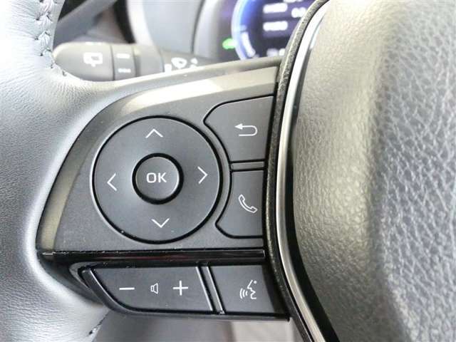 ハンドルを握ったままでオーディオの各種操作や車両情報の切替ができるので安全です。