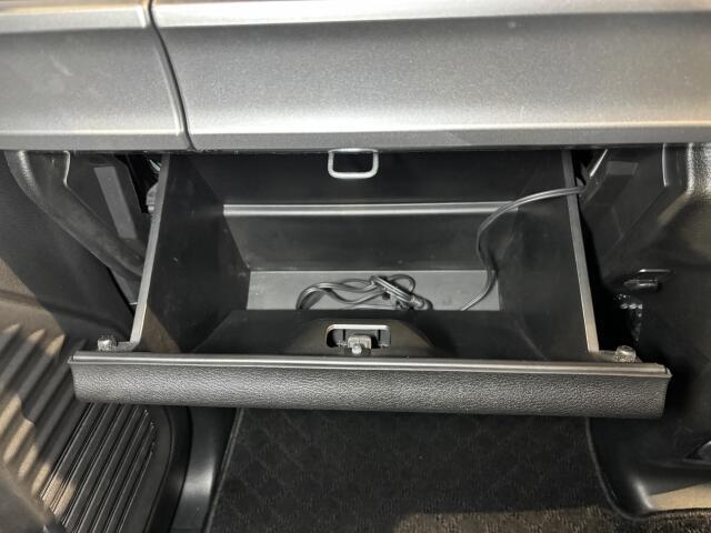 大容量のグローブボックスや、小物入れなどの収納が充実しています。