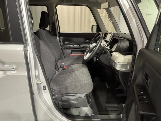 フロントシートは調整機能も細かく設定され、どんな体格にもフィット！！長距離でも快適なドライブをお楽しみ頂けます！