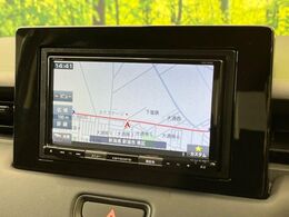 【ナビゲーション】目的地までしっかり案内してくれる使いやすいナビ。Bluetooth接続すればお持ちのスマホやMP3プレイヤーの音楽を再生可能！毎日の運転がさらに楽しくなります！！