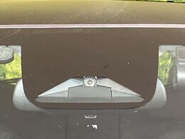 【ホンダセンシング】走行中に前方の車両等を認識し、衝突しそうな時は警報とブレーキで衝突回避と被害軽減をアシスト。より安全にドライブをお楽しみいただけます。