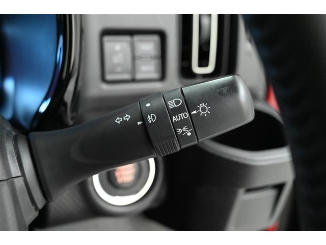 ■ライトスイッチです。　　◇オートライトシステム ： スイッチを『AUTO』に合わせると、車外の明るさに応じて自動的に点灯 ・ 消灯します。