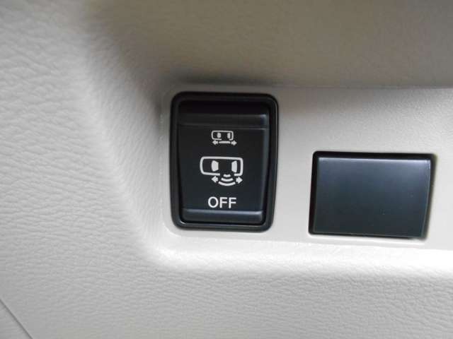 左側ハンズフリーパワースライドドア