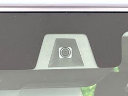 【スズキ　セーフティサポート】走行中に前方の車両等を認識し、衝突しそうな時は警報とブレーキで衝突回避と被害軽減をアシスト。より安全にドライブをお楽しみいただけます。