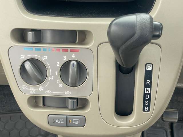 お電話でもメールでもお受けいたします。人気車や低価格車はすぐになくなる可能性があります。自社ローン取扱い