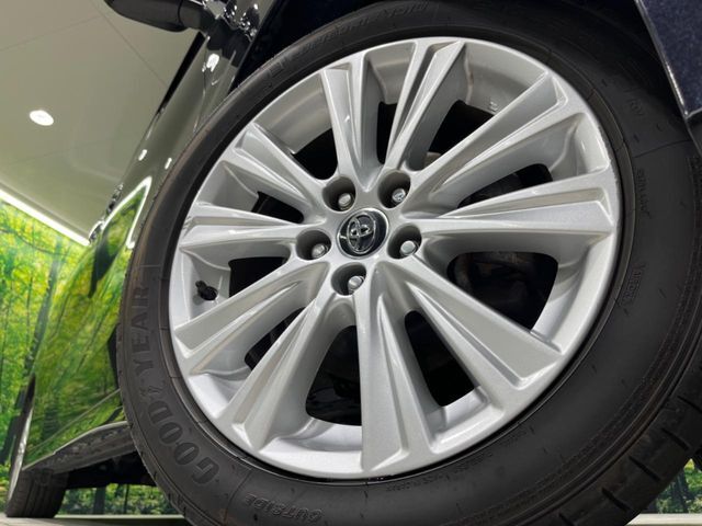 【純正18インチアルミホイール】外観にマッチした純正アルミホイールを装着しております。各種社外アルミホイールや、スタッドレスタイヤも取扱いしております。是非ご相談ください♪