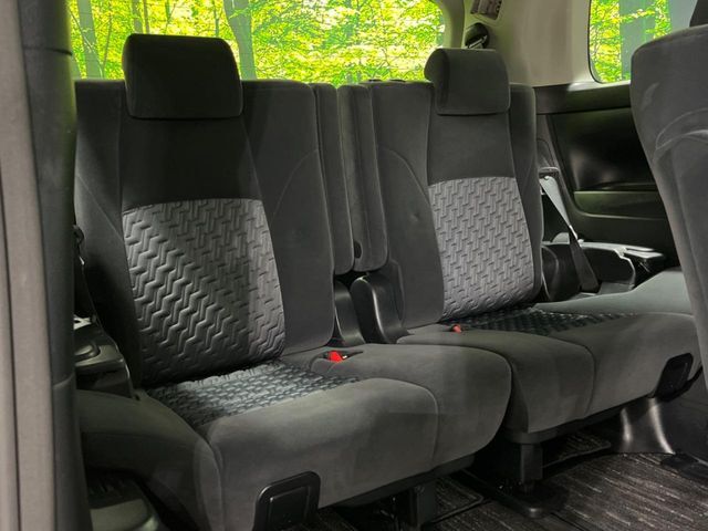 3列目シートはもちろん状態良好☆大人でもゆったりと座って頂けますので、大人数でのお出かけもラクラクです♪ご家族で、気の知れた仲間で、ドライブに行くのが楽しみですね♪