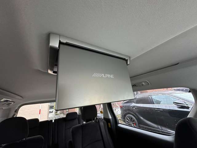 フリップダウンモンターも装備