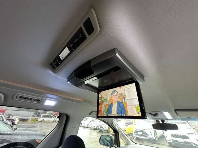 フリップダウンモンターも装備