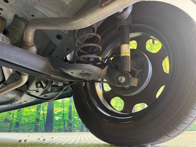 お車を安心してお乗りいただく為には、足回りの定期点検が欠かせません。サービスサポート（有償保証）では無料点検もご提供しており、安心のカーライフをお過ごしいただけるサポート体制が整っています。