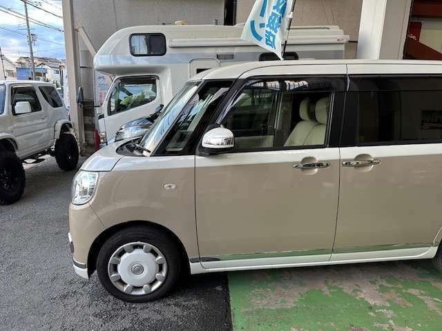 当社の展示車両は入庫した際に車両状態チェック、内外装ともに徹底クリーニングで気持ちの良い綺麗な状態での仕上がりを心がけております。