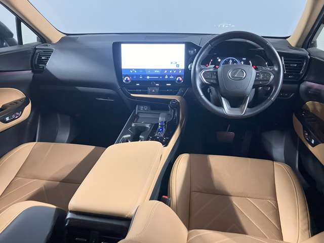 高級感あるインパネ周りです。