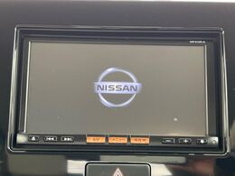 【純正ナビ】人気の純正ナビを装備しております。ナビの使いやすさはもちろん、オーディオ機能も充実！キャンプや旅行はもちろん、通勤や買い物など普段のドライブも楽しくなるはず♪