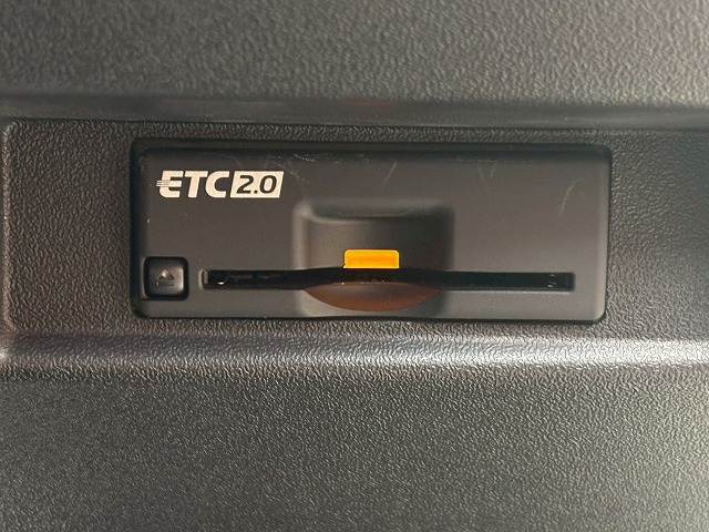 【ETC】を装備。土日の利用料金の割引や、朝夕の通行料金を割引料金で高速道路をお楽しみいただけます。