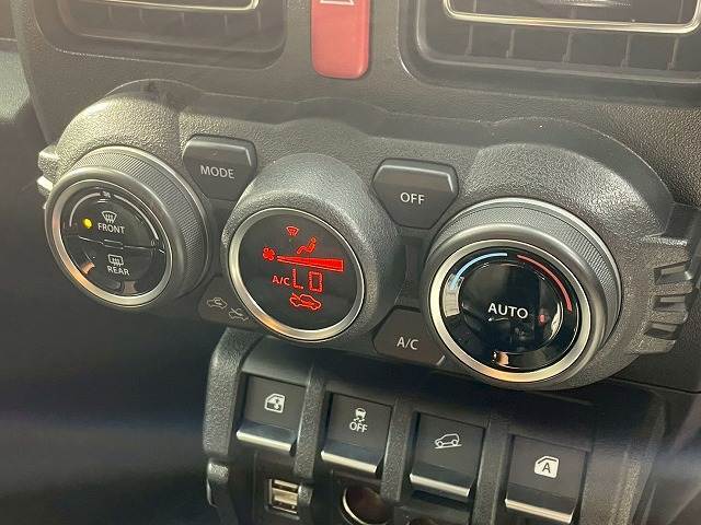 【オートエアコン】車内温度をセンサーが感知してご希望の車内温度になるよう、風量も自動で調整してくれます☆