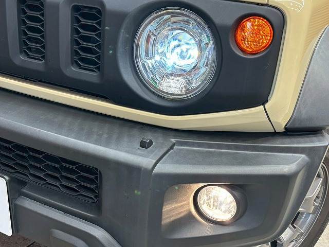 【LEDヘッドライト】です。現在主流のヘッドライトで明るいので視認性が良く安全です。明るさとかっこよさをお楽しみください