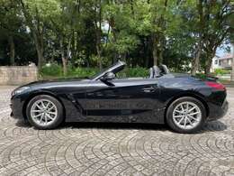 電動ソフトトップは室内のスイッチで簡単に開閉可能です。営業時間は10-17時になります。営業時間外のお電話は翌日10-11時に折り返しさせていただきます。