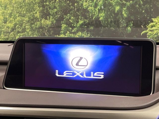 【12.3インチワイドナビ】高級感とインパクトのある大型ワイドナビを装備。各種オーディオ操作はもちろん、横長ワイド画面でのマップ2分割表示など、利便性も高いナビです♪