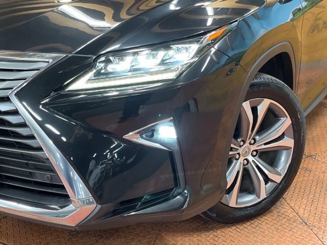 【LEDヘッドライト】悪天候や夜間走行時も良好な視界を確保し安心して運転できる高輝度LEDヘッドライトを装備！点灯速度が早く、消費電力も抑えられています。
