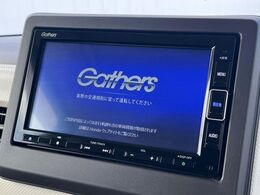 【純正ナビ】人気の純正ナビを装備しております。ナビの使いやすさはもちろん、オーディオ機能も充実！キャンプや旅行はもちろん、通勤や買い物など普段のドライブも楽しくなるはず♪