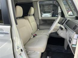 【運転席】座りやすく運転しやすいデザイン！ドライブも楽しく！
