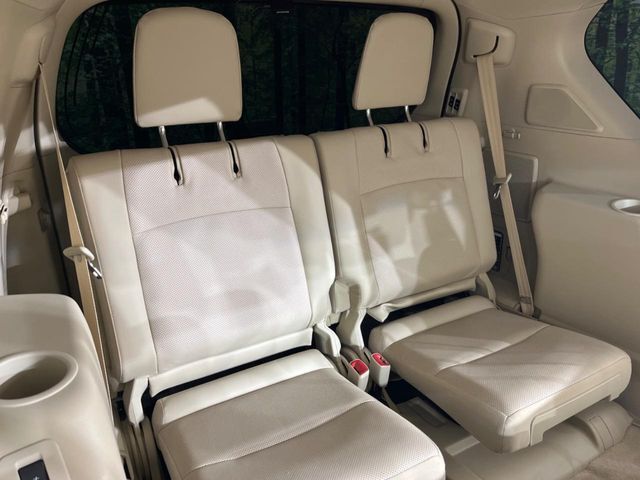 3列目シートはもちろん状態良好☆大人でもゆったりと座って頂けますので、大人数でのお出かけもラクラクです♪ご家族で、気の知れた仲間で、ドライブに行くのが楽しみですね♪